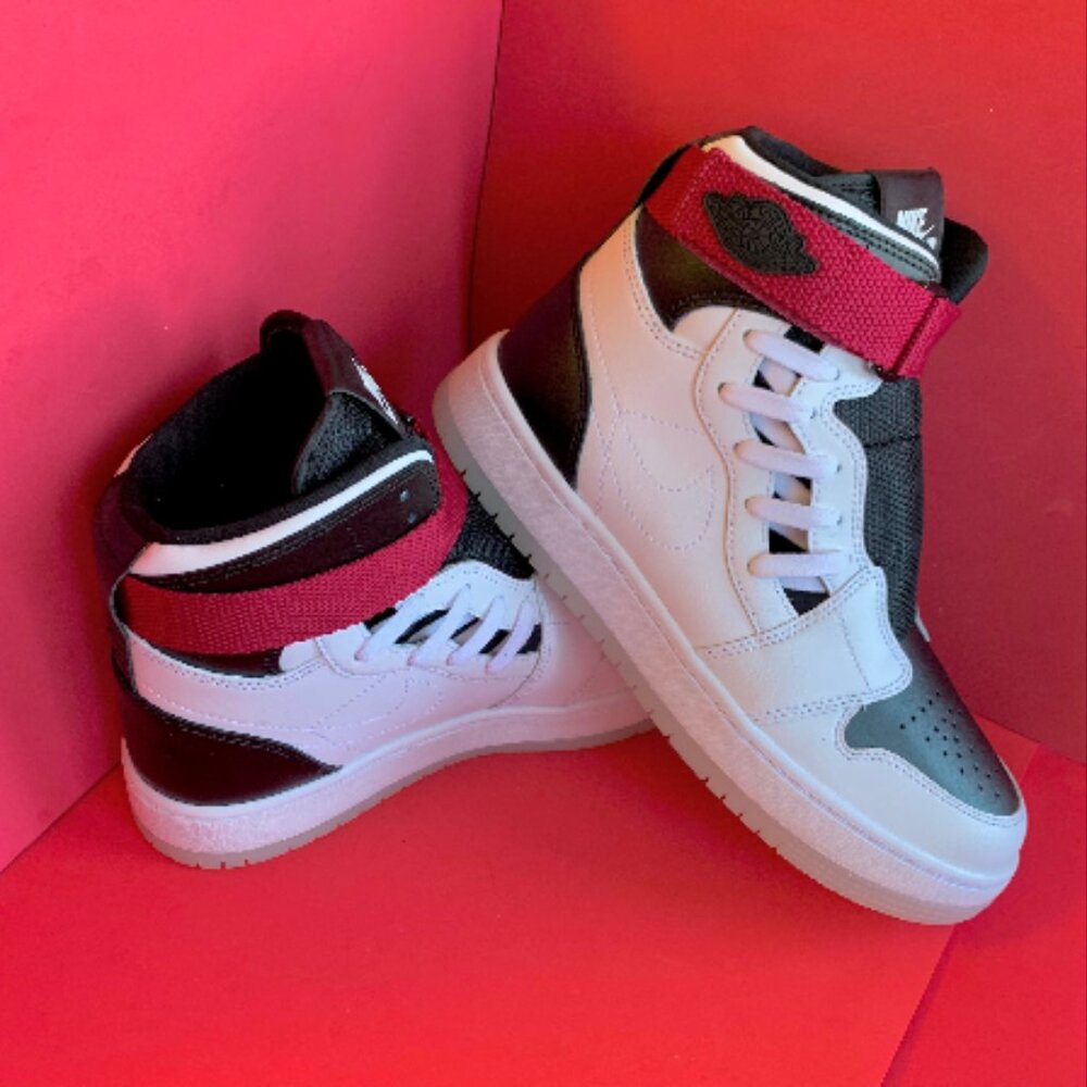 Sz W9 Air Jordan 1 Nova XX Black/White/Red Sneakers